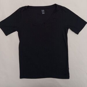 GAP Modern Tee Black Size Medium M Petite V Neck Short Sleeve Women
